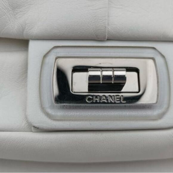 Chanel White Chocolate Bar Flap Bag Silver Hardware Lambskin Awesome Condition - Picture 9 of 10